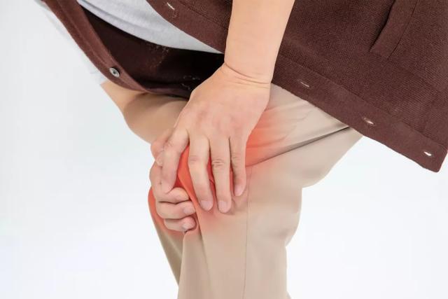 膝盖受凉疼痛采用艾灸疗法缓解