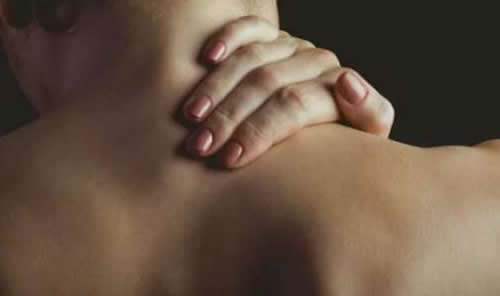 肩背痈肿艾灸的方法和穴位